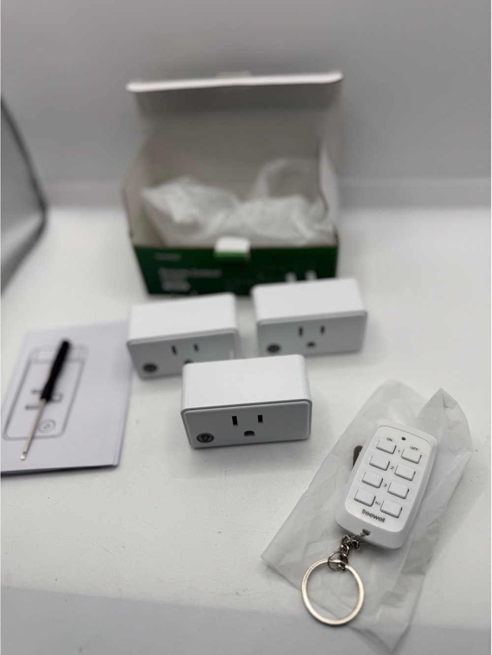 Treewell Remote Control Outlet Set with Keychain Remote